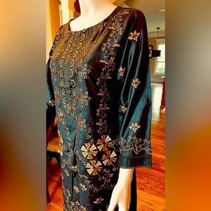 Lawn 3 pieces embroidered Pakistani fancy suit, dress.thread work. Party,casual